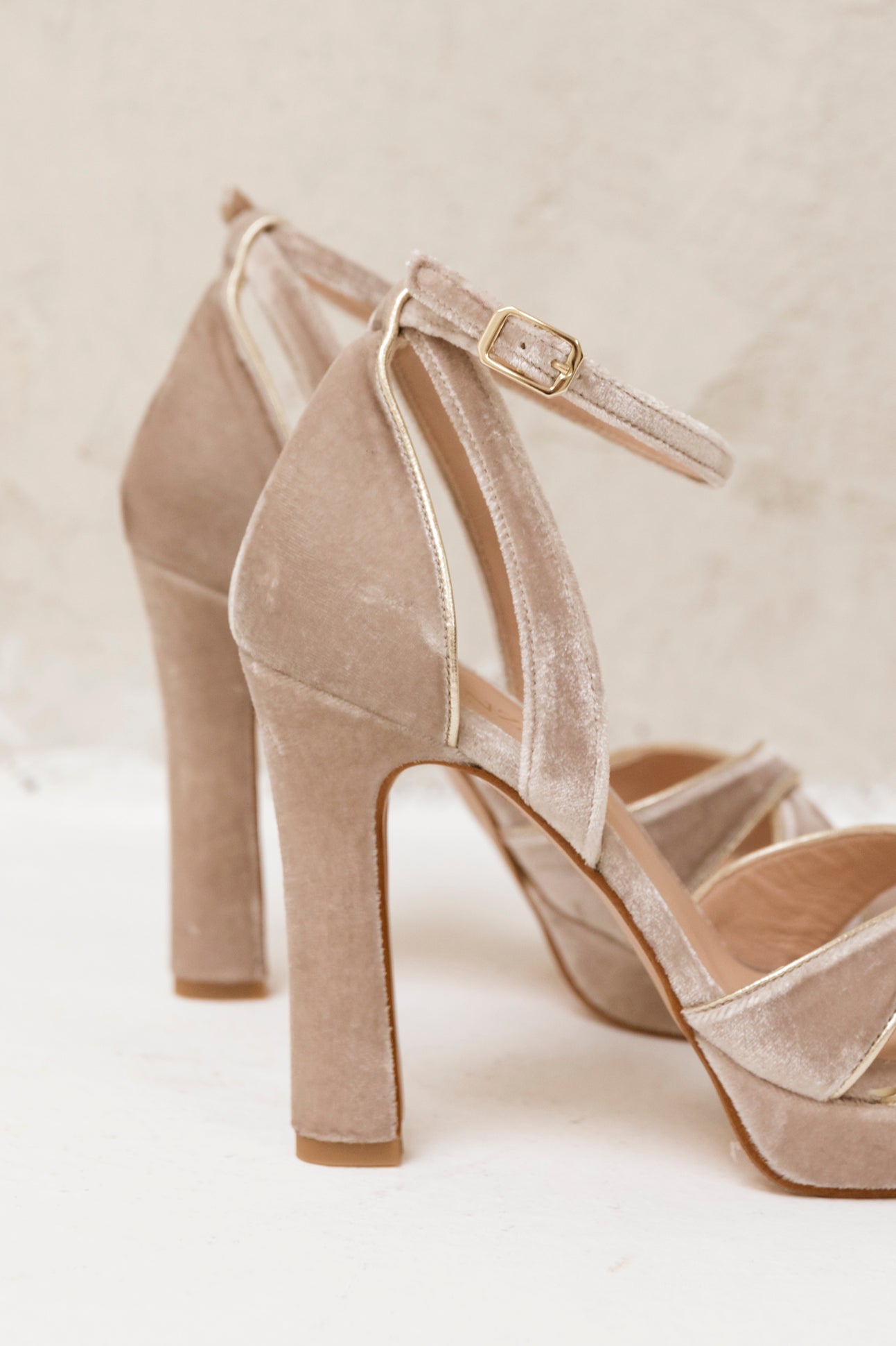 Cayetana Velvet Taupe (outlet)