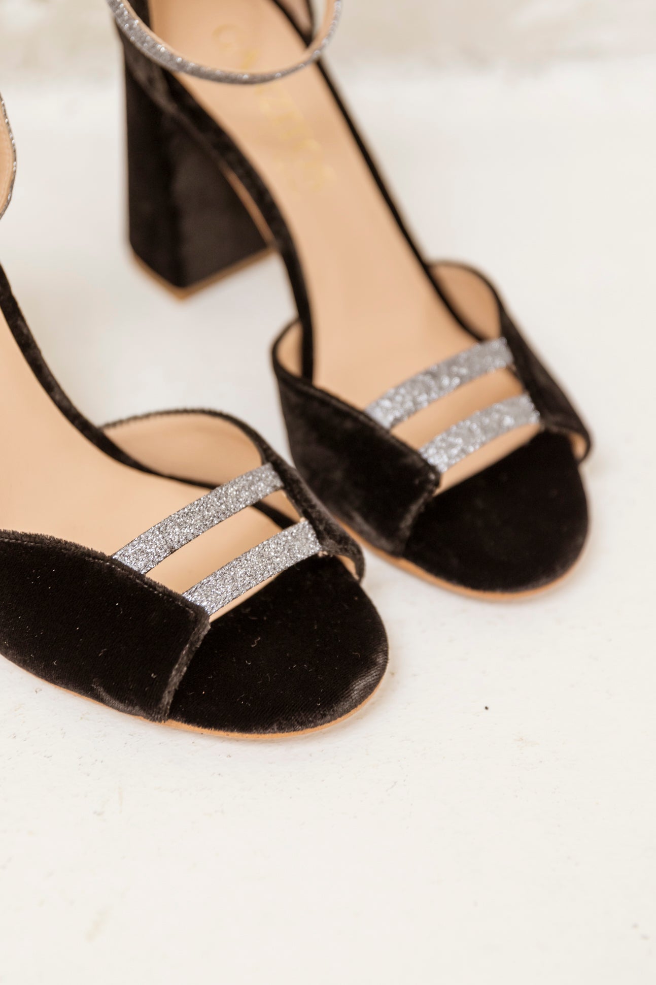 Adri Terciopelo Negro (outlet)