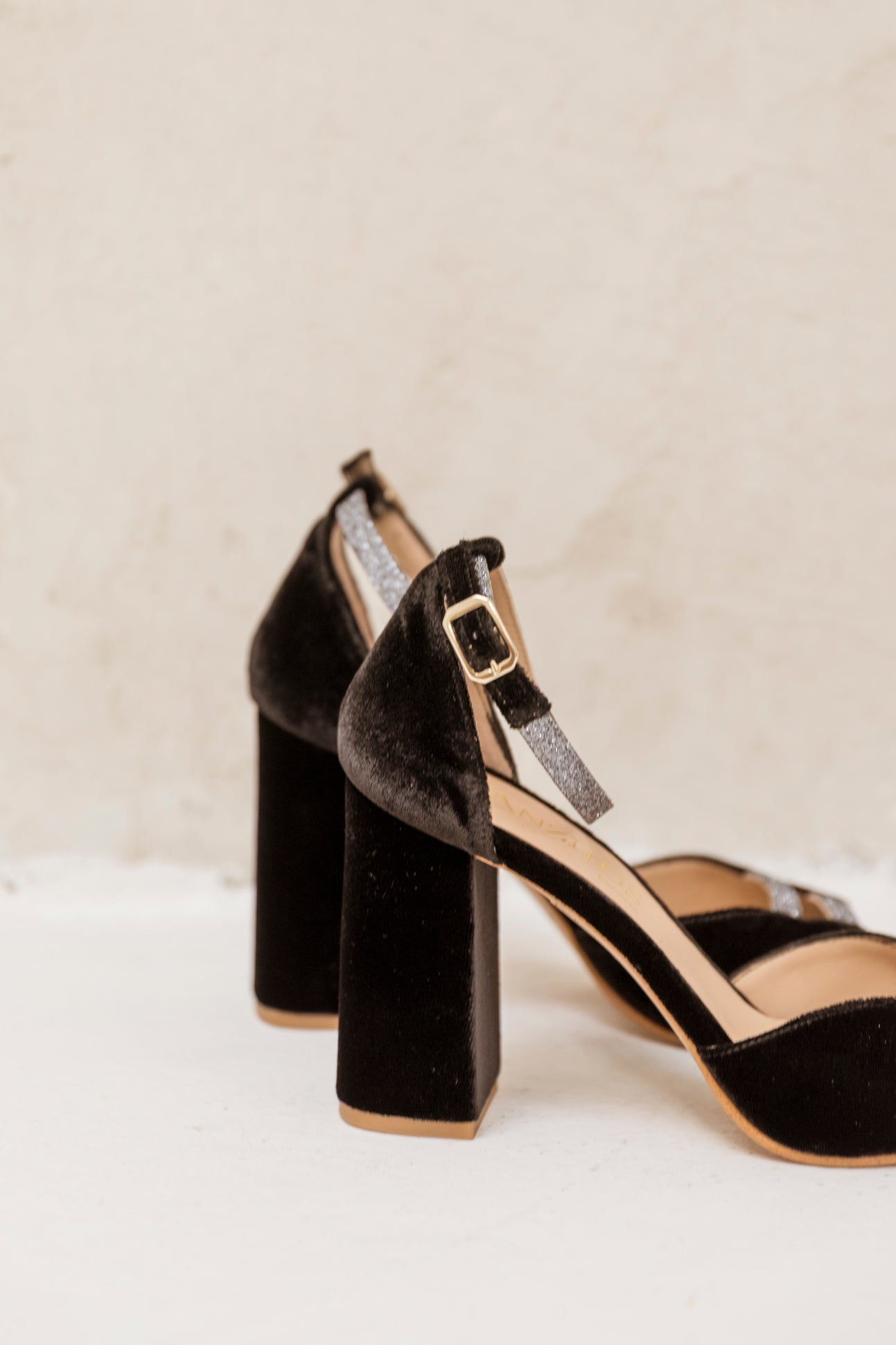 Adri Terciopelo Negro (outlet)