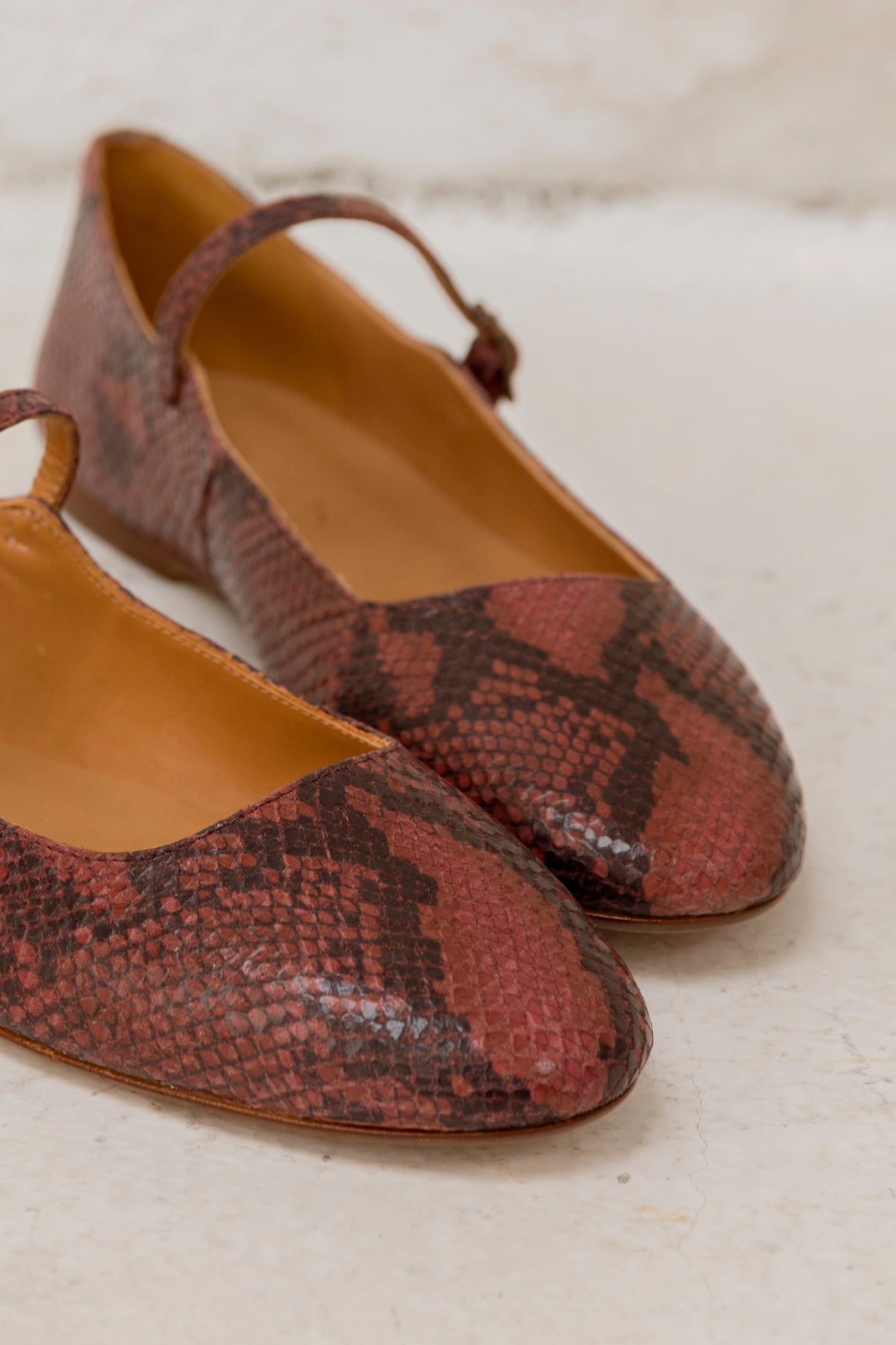 Roma Burgundy Akyra