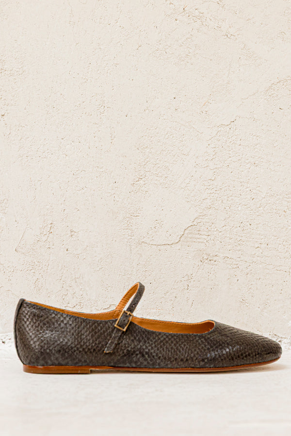 Roma Akyra Grey