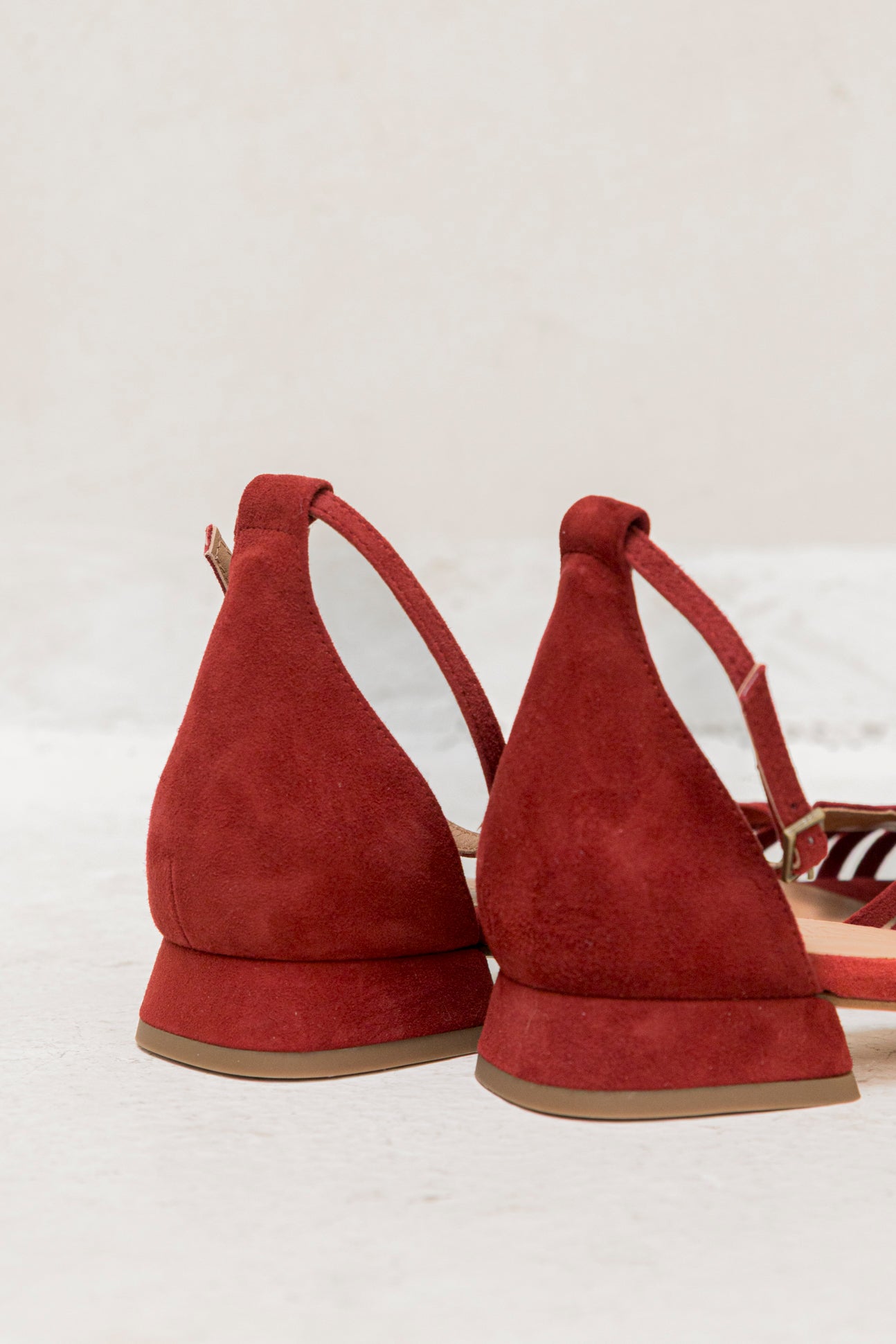 Laura Bosa Nova Suede