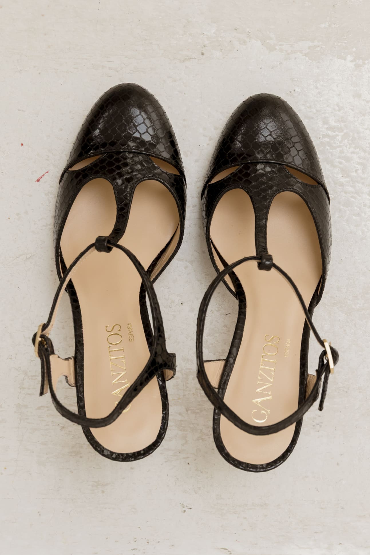 Belen Black Scale