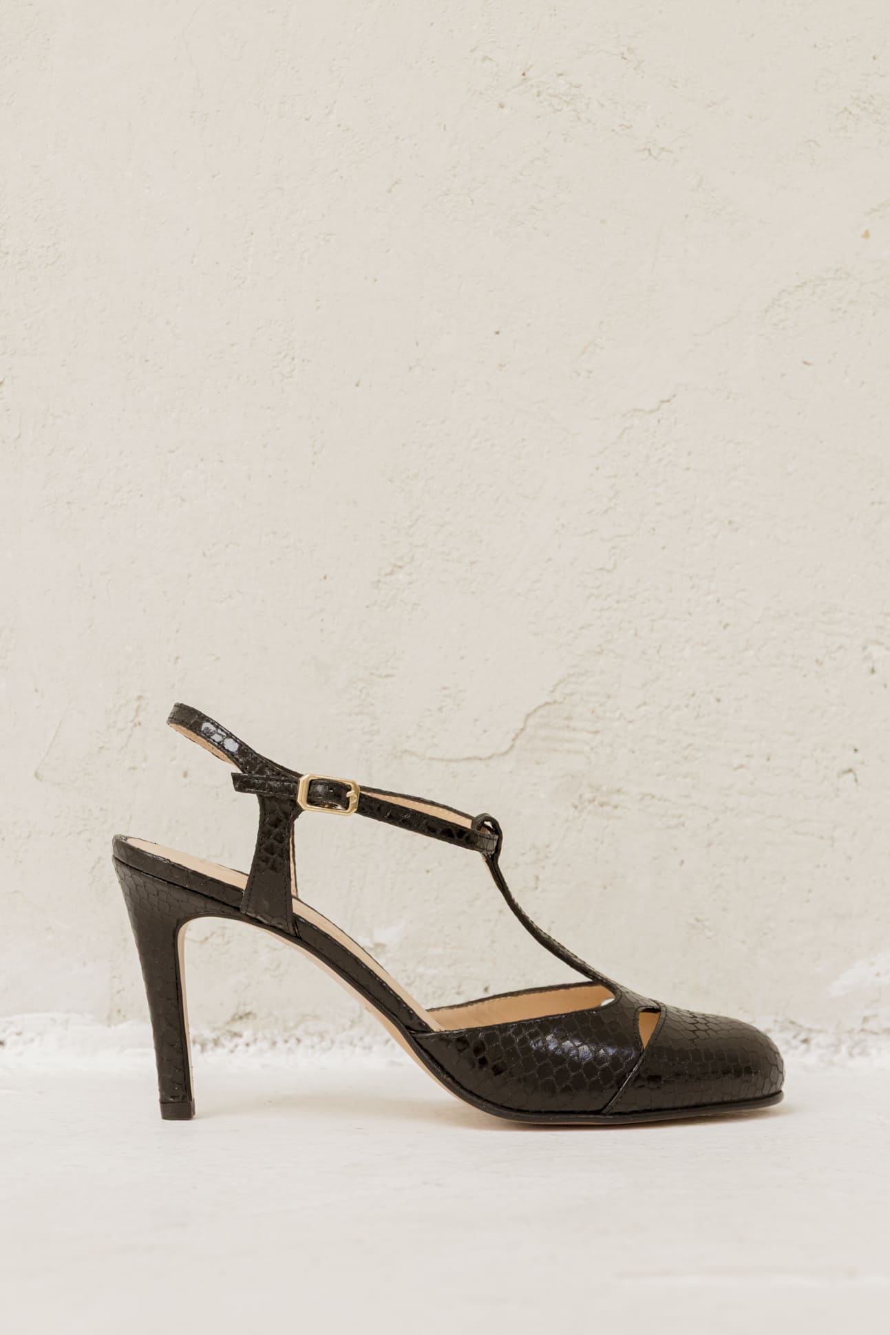 Belen Black Scale