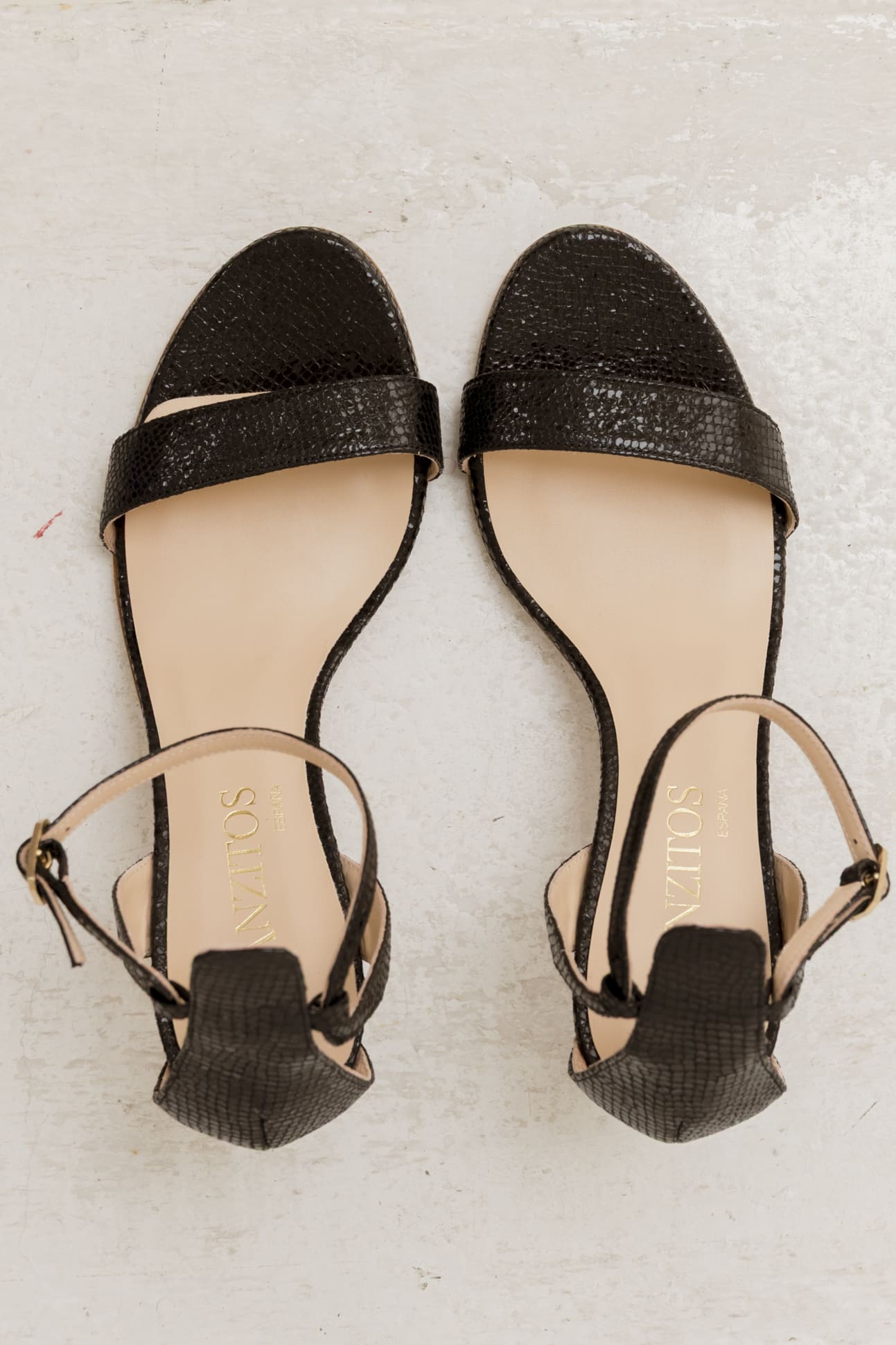 Ginebra Black Etruscan