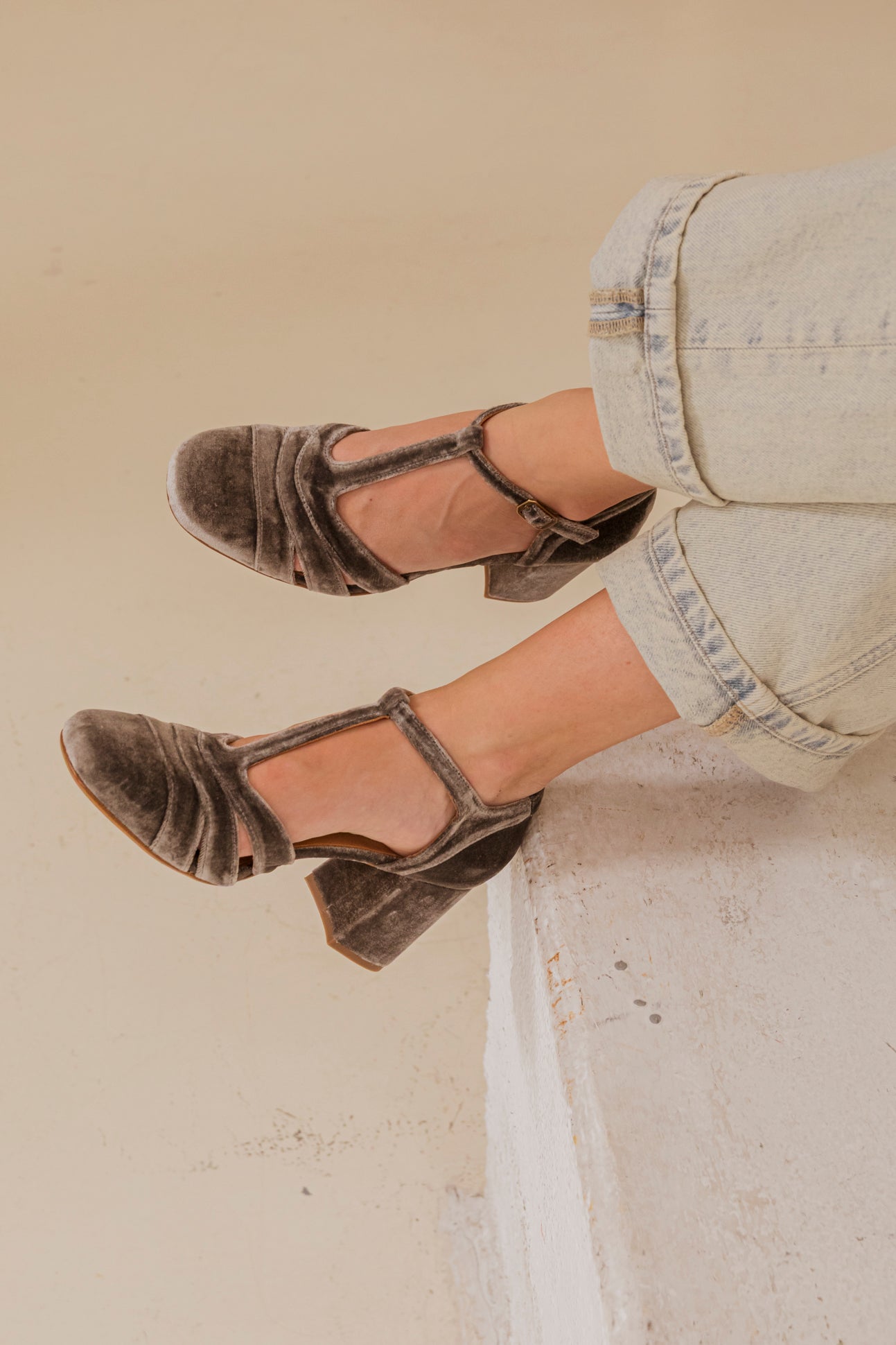 Aitana Terciopelo Gris