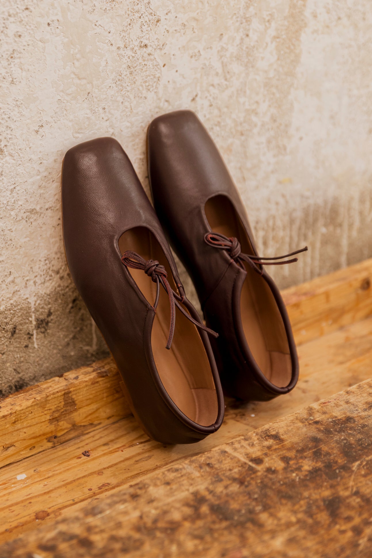 Victoria Burgundy Leather