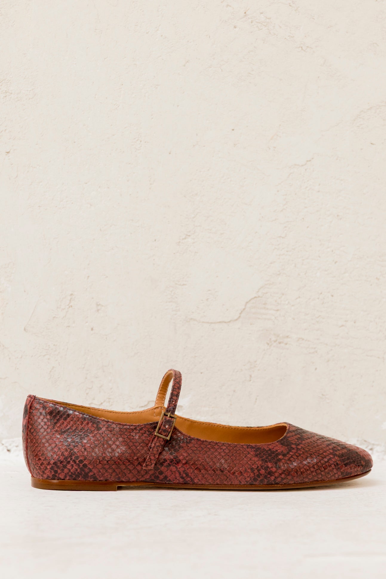 Roma Burgundy Akyra