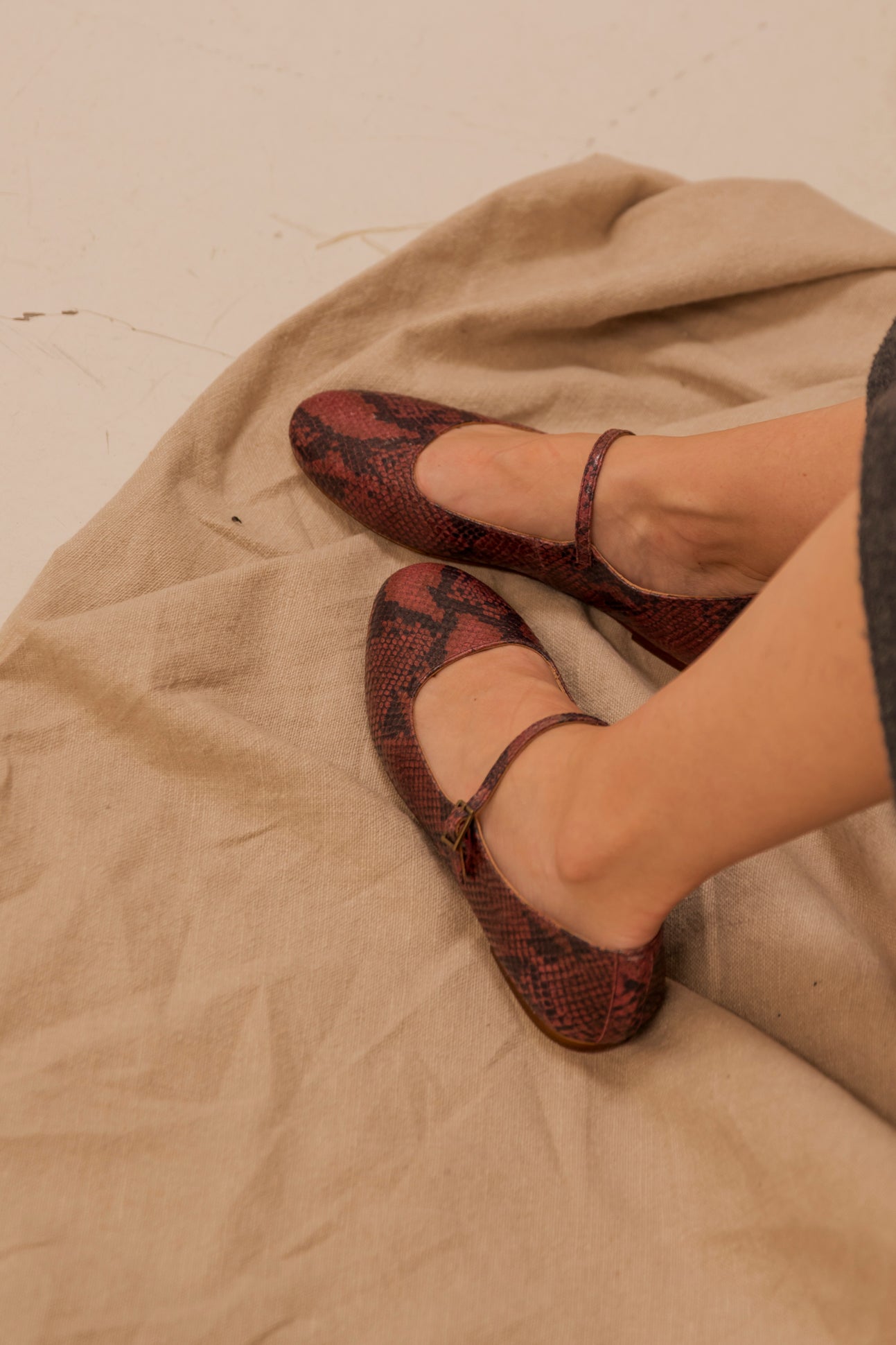 Roma Burgundy Akyra