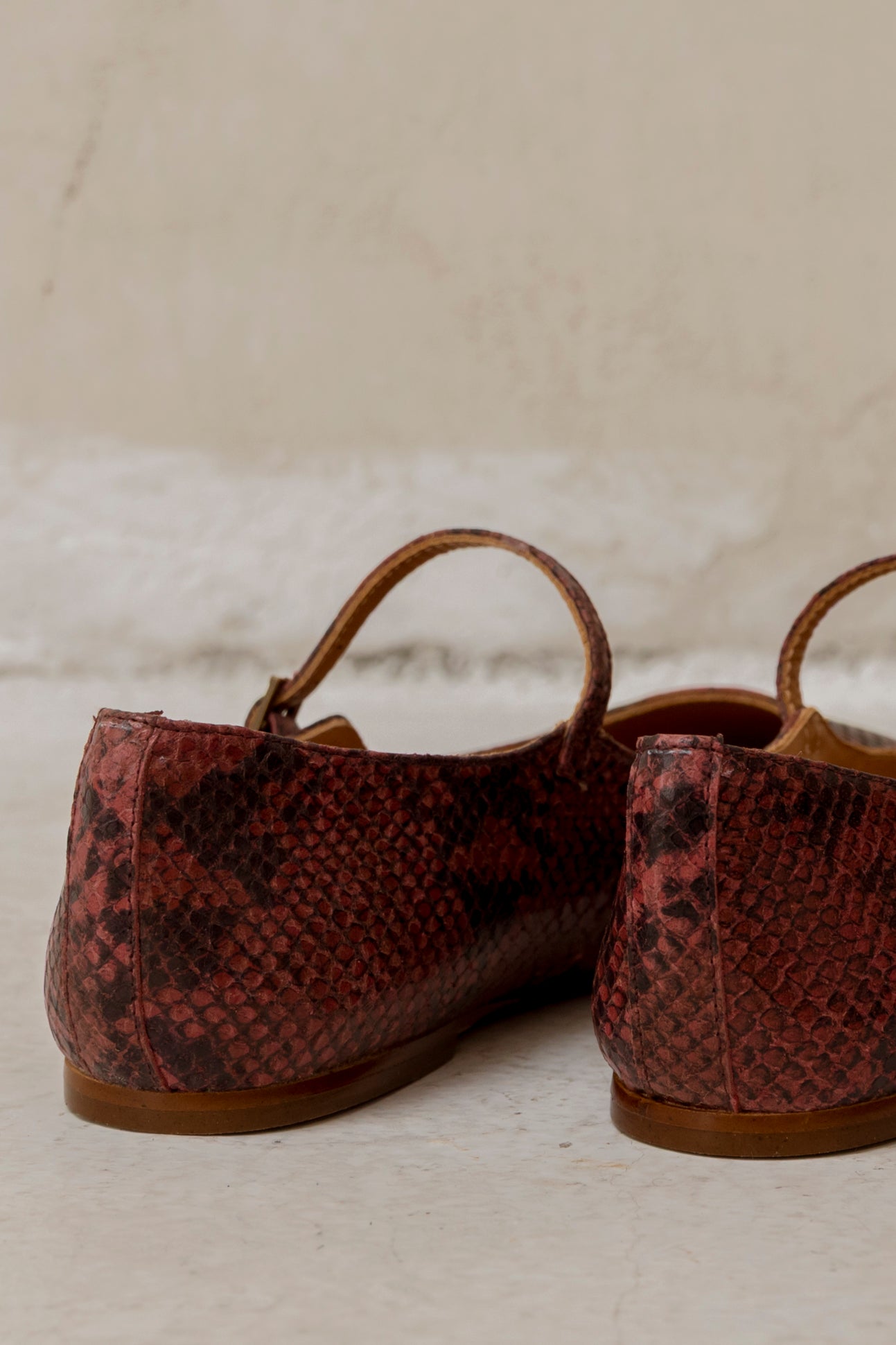 Roma Burgundy Akyra