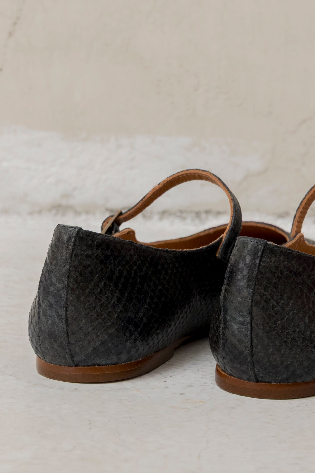 Roma Grey Akyra