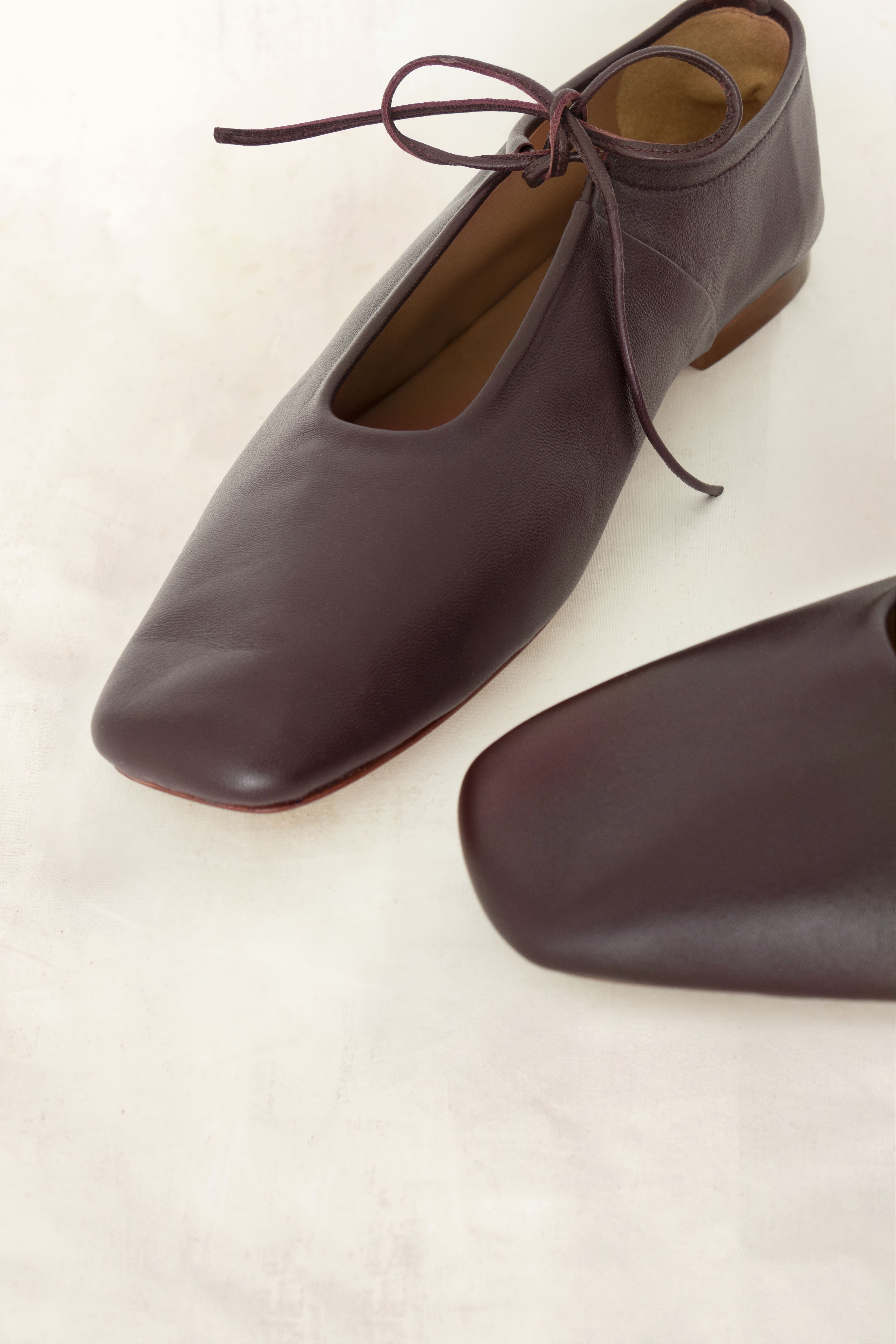 Victoria Burgundy Leather