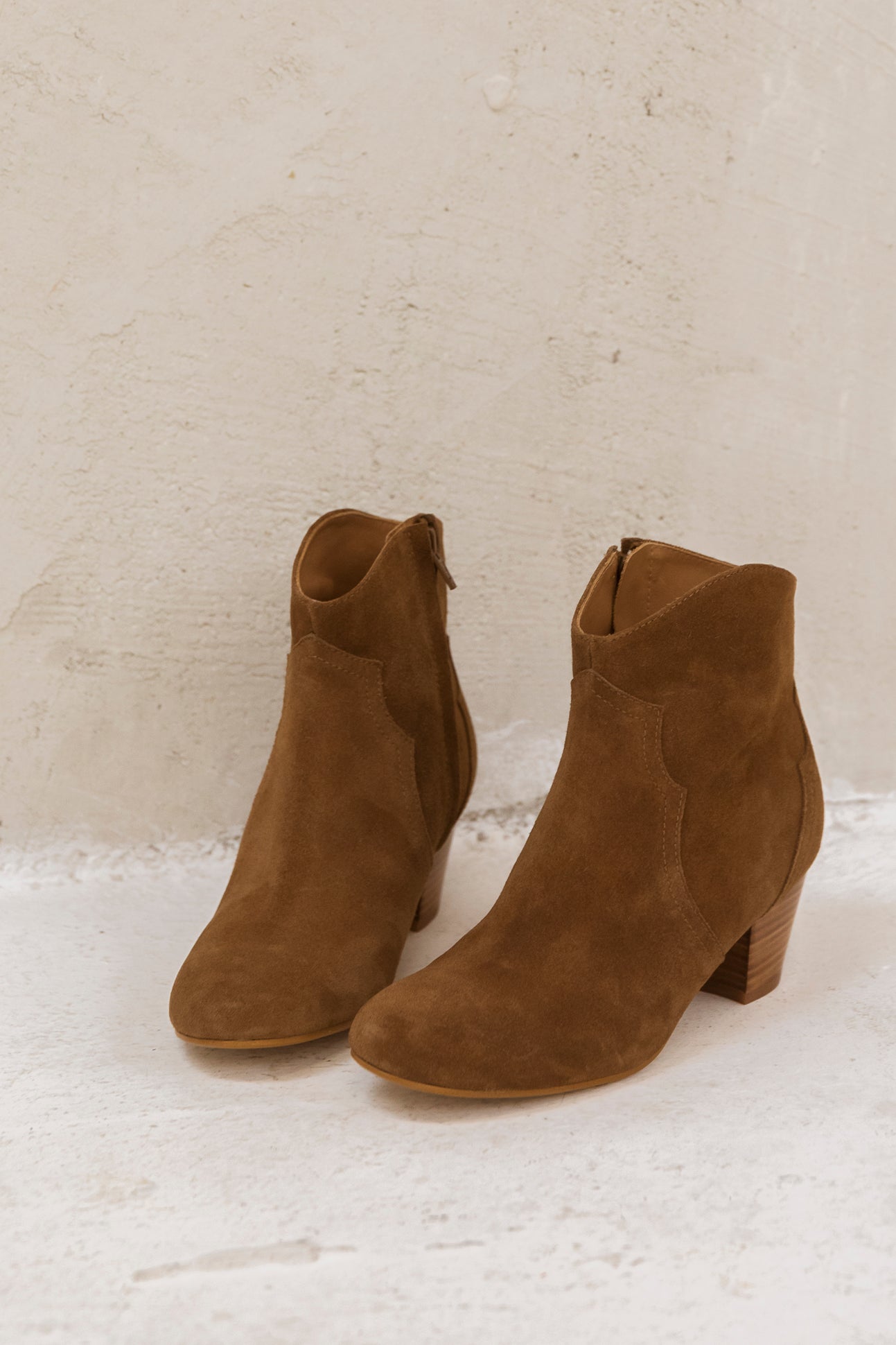 Celia Suede Roble