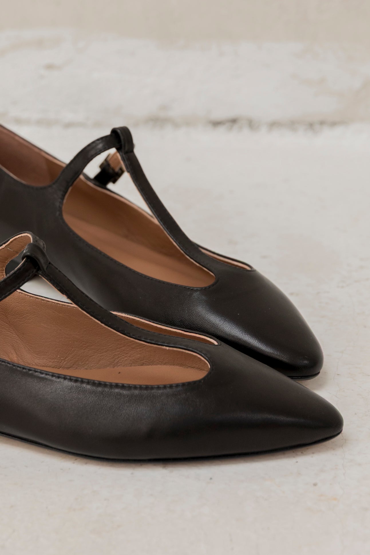 Cata Black Leather