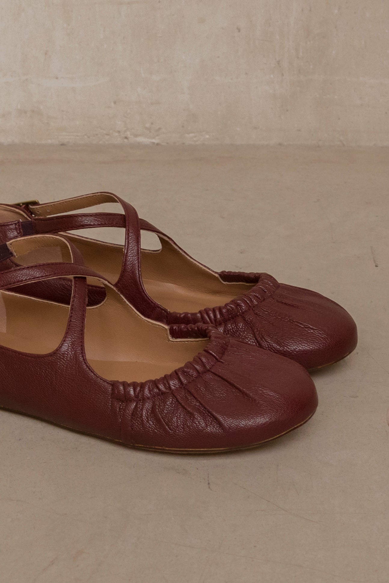 Tomasa Bordeaux Leather