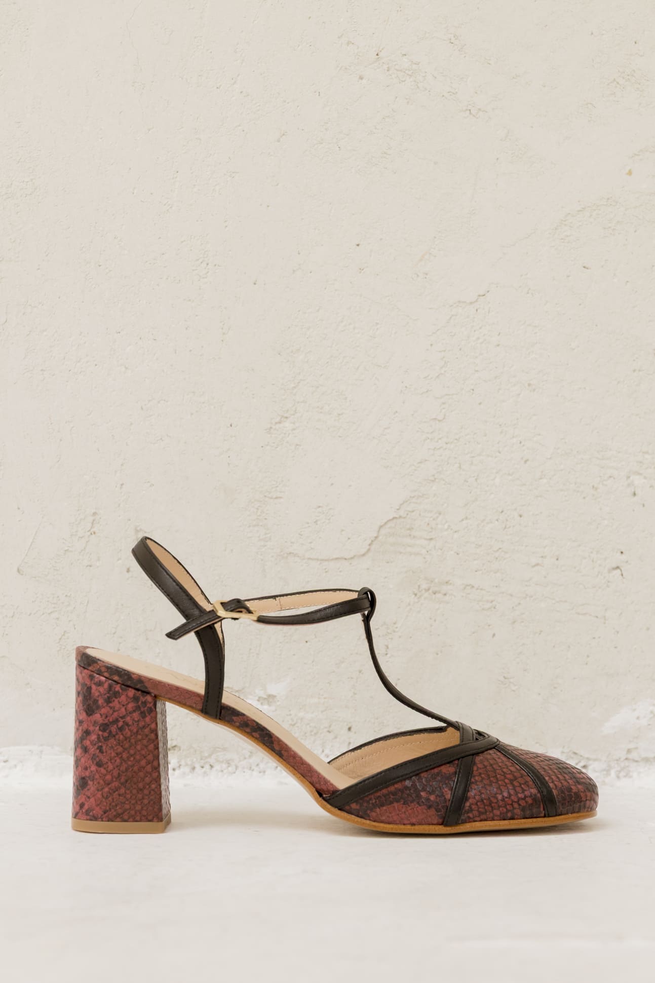 Federica Burgundy Akyra