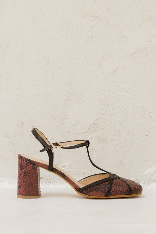 Federica Burgundy Akyra