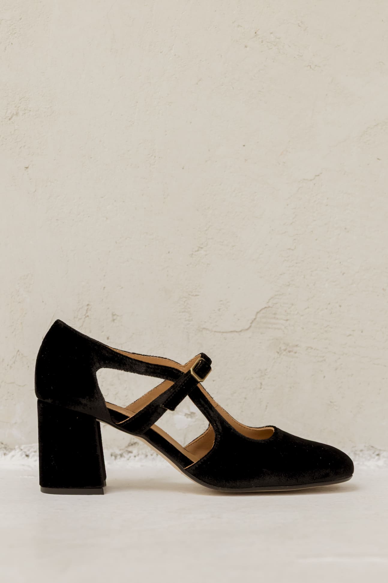 Sandra Black Velvet