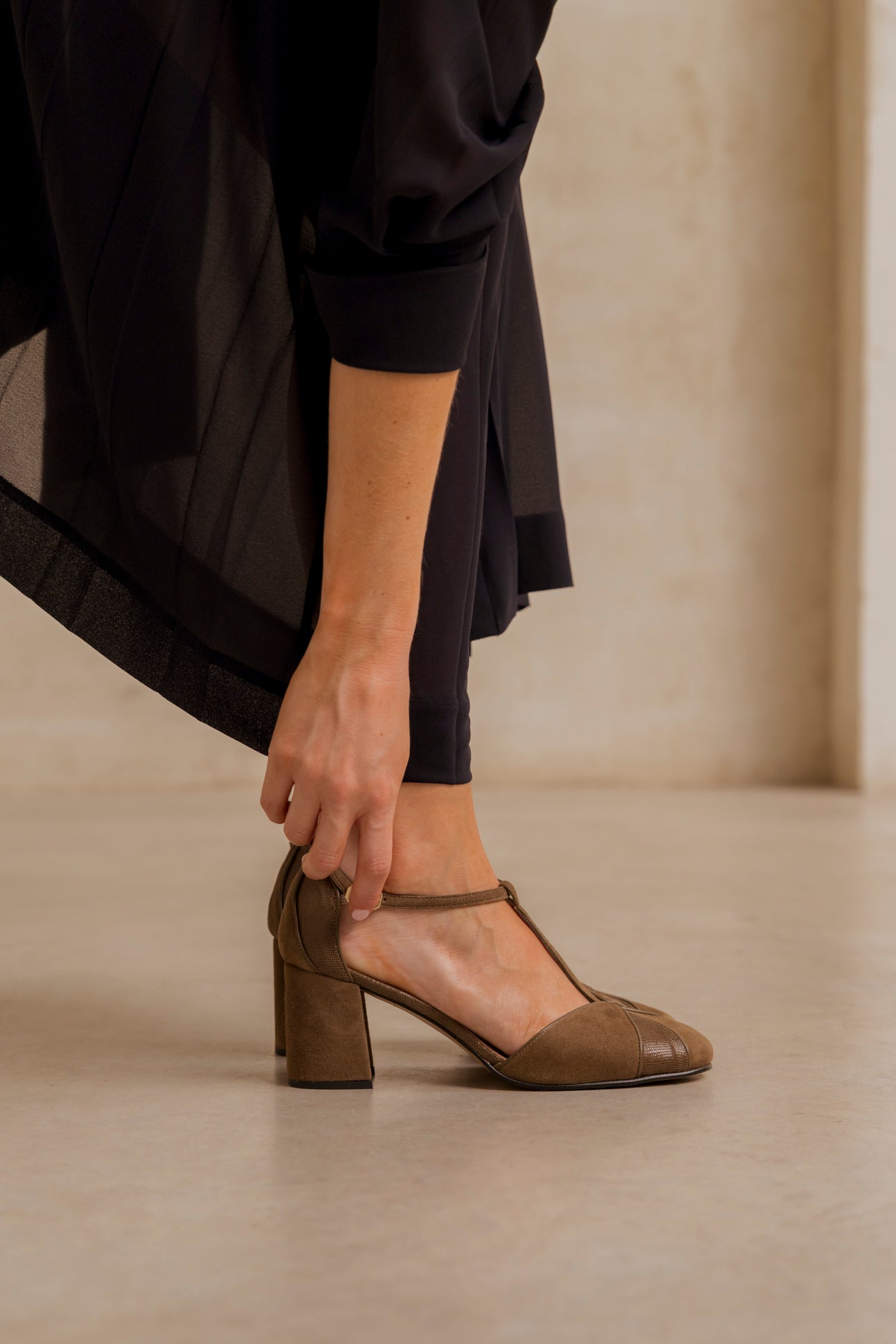 Mónica Green 839 Suede