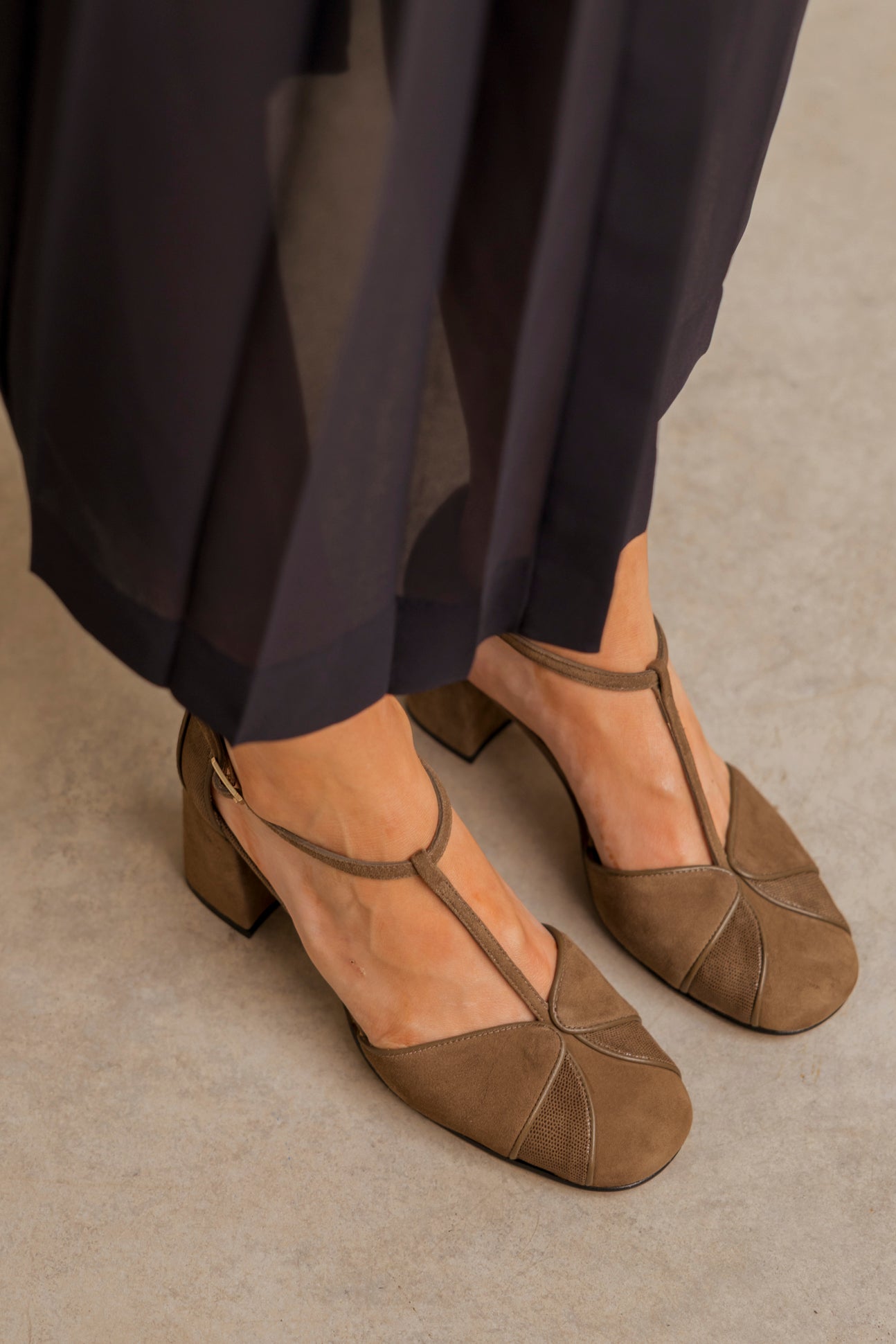 Mónica Green 839 Suede