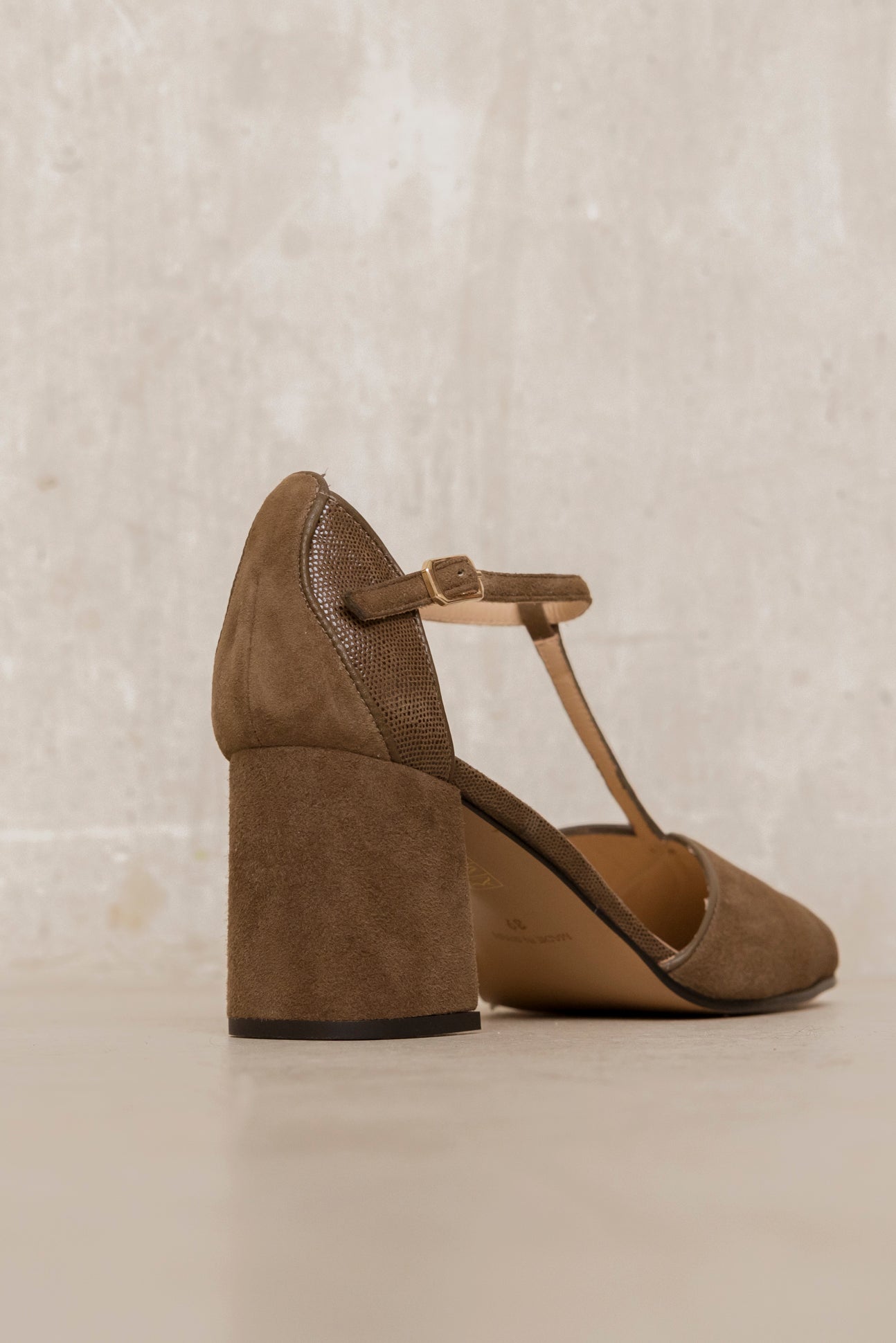 Mónica Green 839 Suede